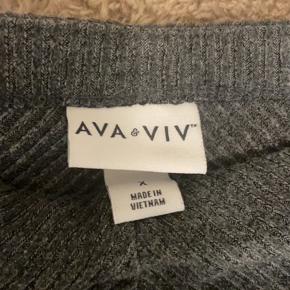 Ava & Viv Crew Sweater - Picture 4 of 4